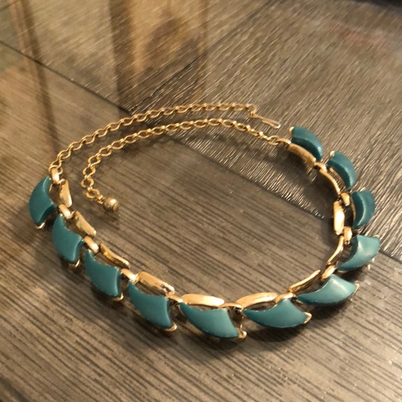 Vintage Mid Century Green Thermoset Plastic Necklace - Picture 1 of 16